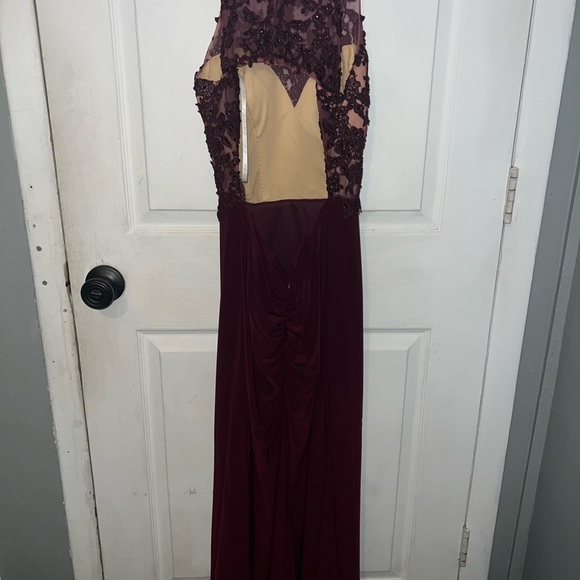 Elegant Burgundy Evening Gown - Picture 3 of 12